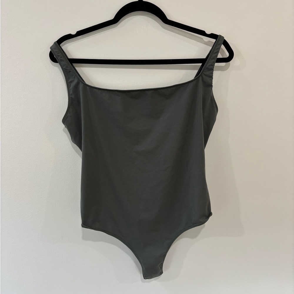 Skims Square Neck Tank Bodysuit